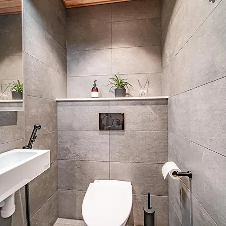 C11 Center Incl 2 Passes By Aavalevi